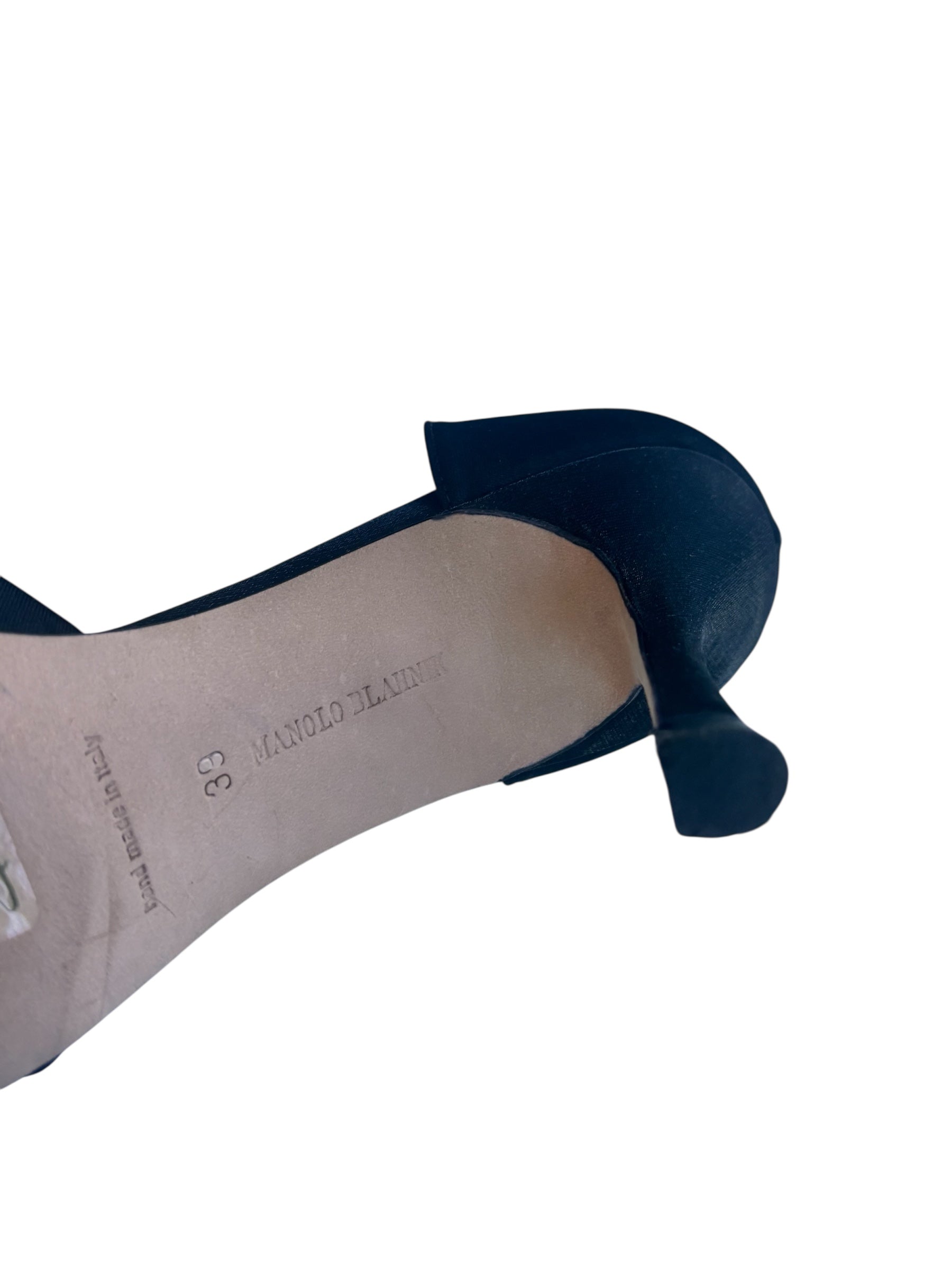 Manolo Blahnik Black Sedaraby D'orsay Pumps 39